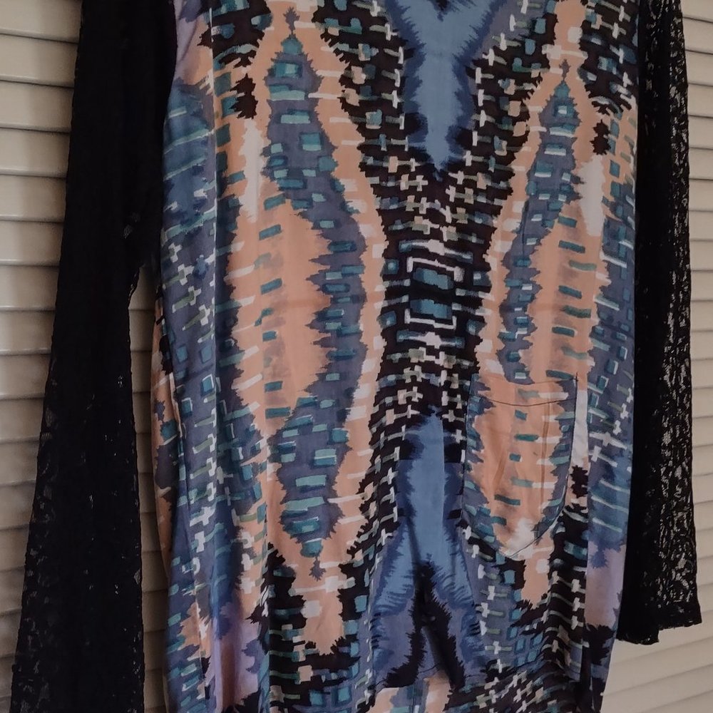 New Laguna Rose brand Top in size small with black lace sleeves and lace in back